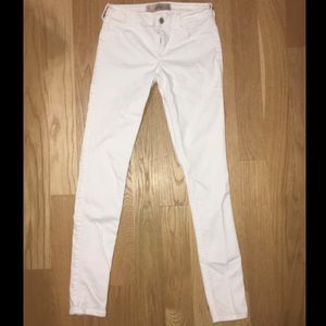WHITE HOLLISTER LOW RISE SKINNY JEANS  SIZE: 1R